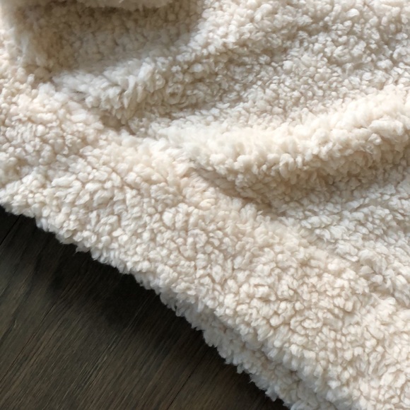 NWT Francesca’s Sherpa - Picture 6 of 9